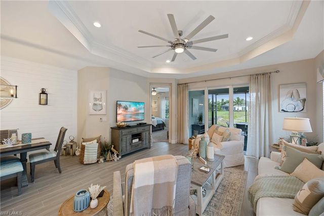 2322 Marquesa CIR, Naples, FL 34112