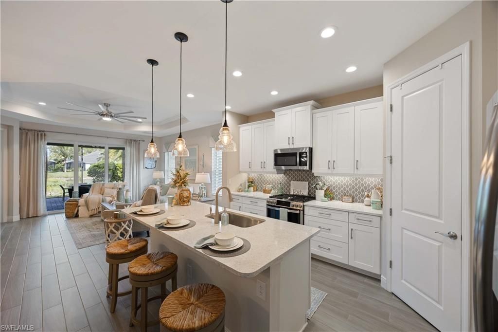 2322 Marquesa CIR, Naples, FL 34112