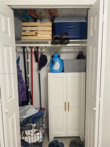 606 W 81st St 210, Hialeah, FL 33014