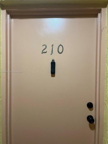 606 W 81st St 210, Hialeah, FL 33014