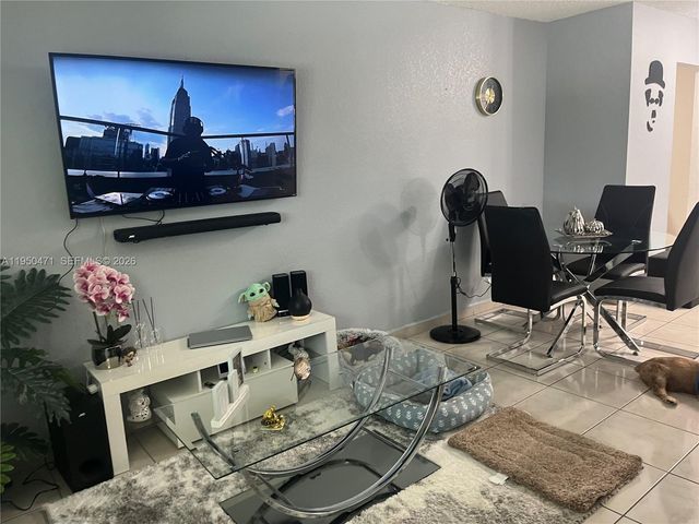 606 W 81st St 210, Hialeah, FL 33014