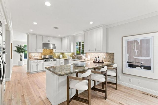 3855 Magnolia Drive, Palo Alto, CA 94306
