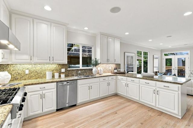 3855 Magnolia Drive, Palo Alto, CA 94306