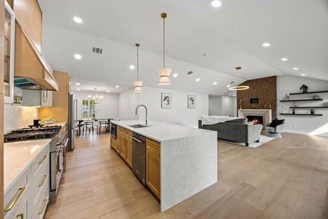 6143 Ella Lee Lane, Houston, TX 77057