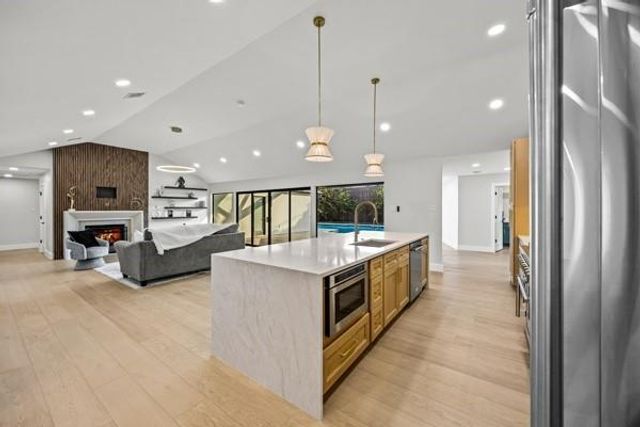 6143 Ella Lee Lane, Houston, TX 77057