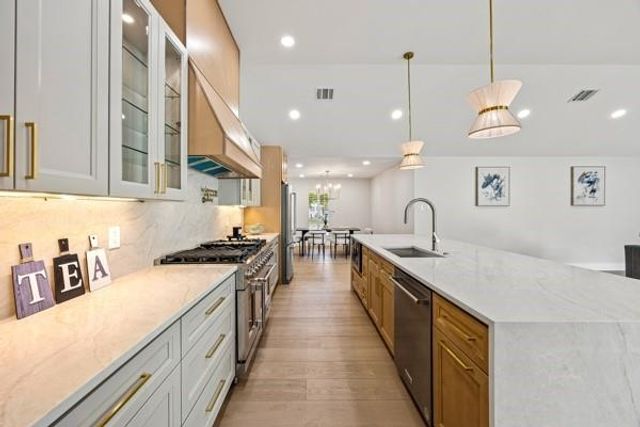 6143 Ella Lee Lane, Houston, TX 77057