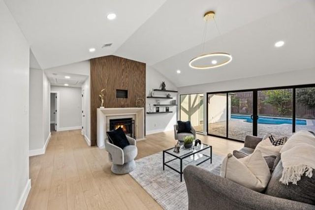 6143 Ella Lee Lane, Houston, TX 77057