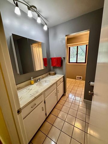 7020 Springhill Circle, Eden Prairie, MN 55346