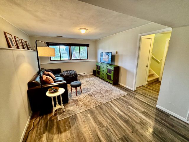 7020 Springhill Circle, Eden Prairie, MN 55346