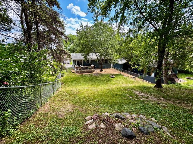 7020 Springhill Circle, Eden Prairie, MN 55346