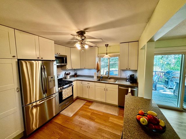 7020 Springhill Circle, Eden Prairie, MN 55346