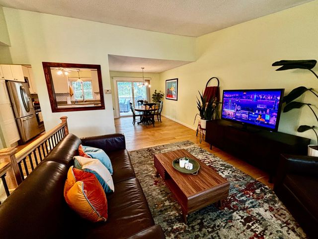 7020 Springhill Circle, Eden Prairie, MN 55346
