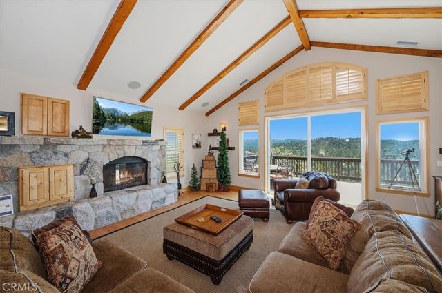 885 Del Norte, Lake Arrowhead, CA 92352