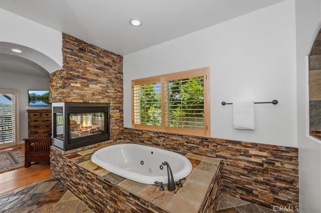 885 Del Norte, Lake Arrowhead, CA 92352