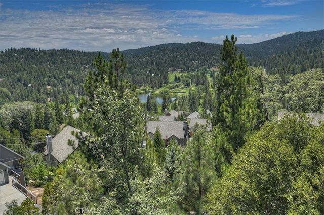 885 Del Norte, Lake Arrowhead, CA 92352