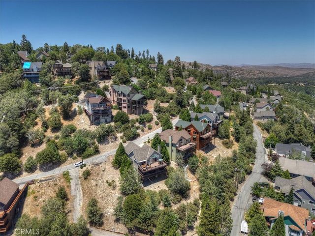 885 Del Norte, Lake Arrowhead, CA 92352
