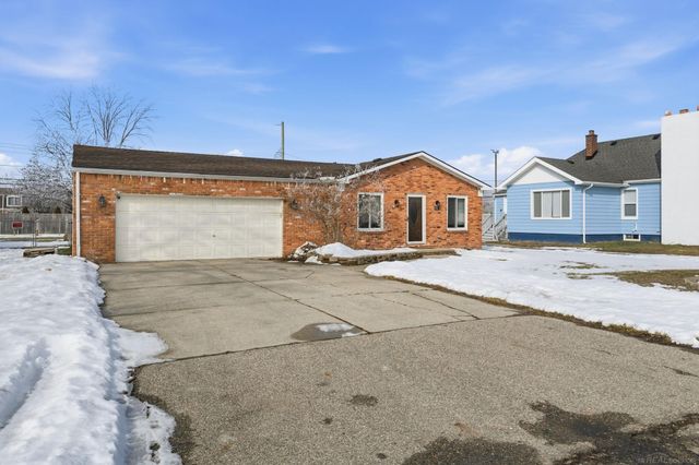 39531 Willmarth Street, Harrison Twp, MI 48045