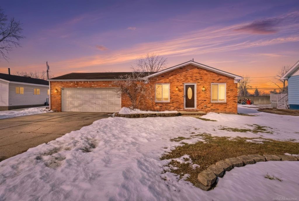 39531 Willmarth Street, Harrison Twp, MI 48045