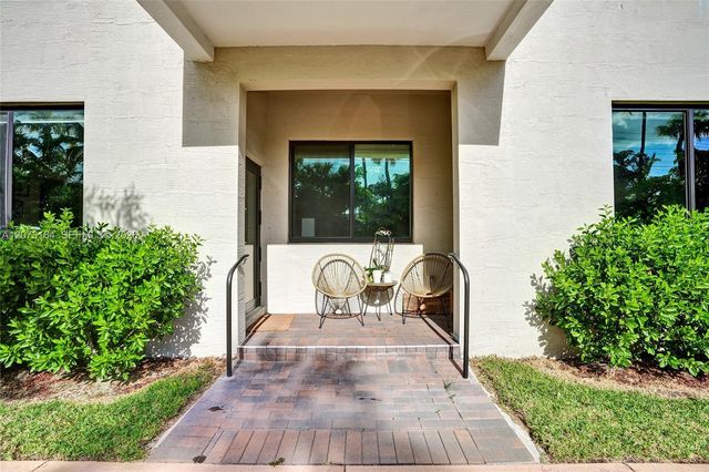 8001 NW 41st Street F-109, Doral, FL 33166