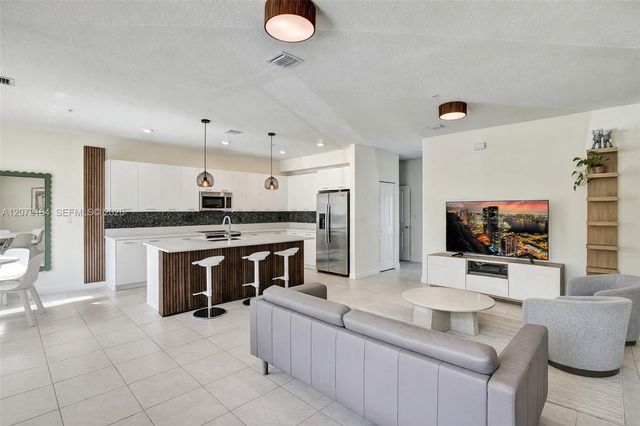 8001 NW 41st Street F-109, Doral, FL 33166