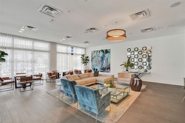 8001 NW 41st Street F-109, Doral, FL 33166
