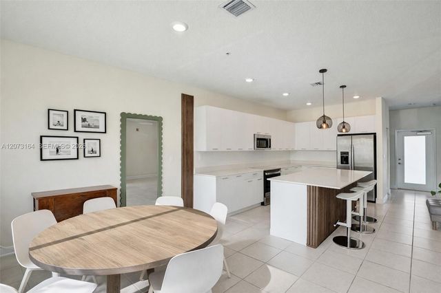 8001 NW 41st Street F-109, Doral, FL 33166