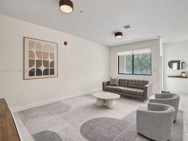 8001 NW 41st Street F-109, Doral, FL 33166