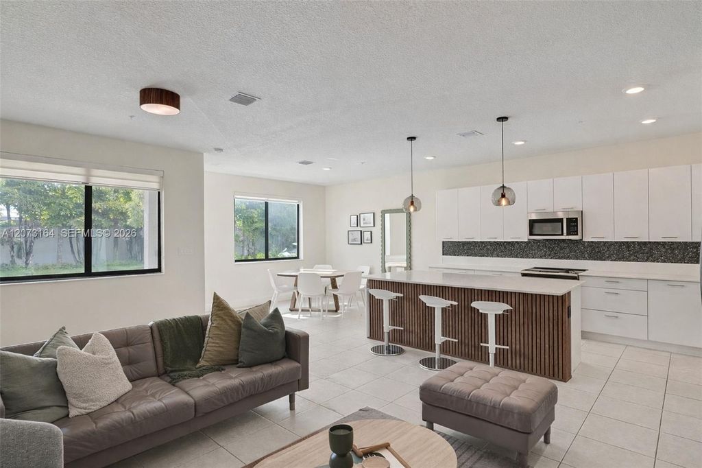 8001 NW 41st Street F-109, Doral, FL 33166