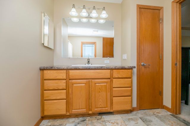 9325 E ST CHARLES RD, Columbia, MO 65202