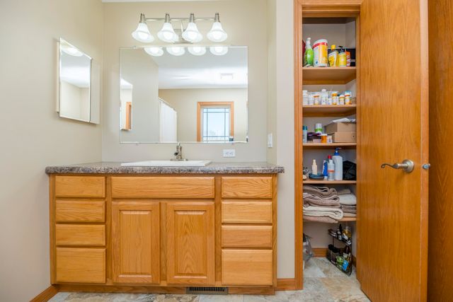 9325 E ST CHARLES RD, Columbia, MO 65202