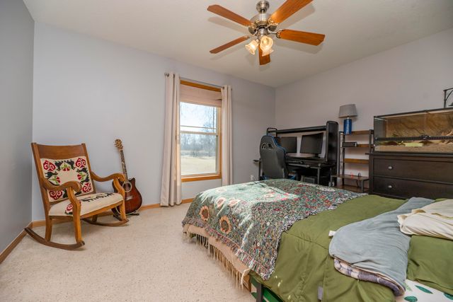 9325 E ST CHARLES RD, Columbia, MO 65202