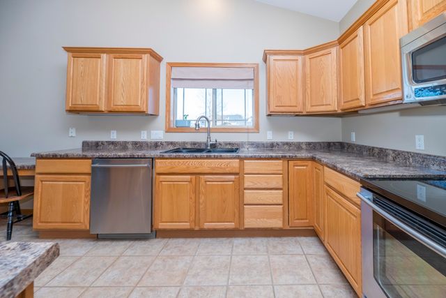 9325 E ST CHARLES RD, Columbia, MO 65202