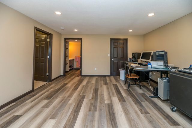 9325 E ST CHARLES RD, Columbia, MO 65202