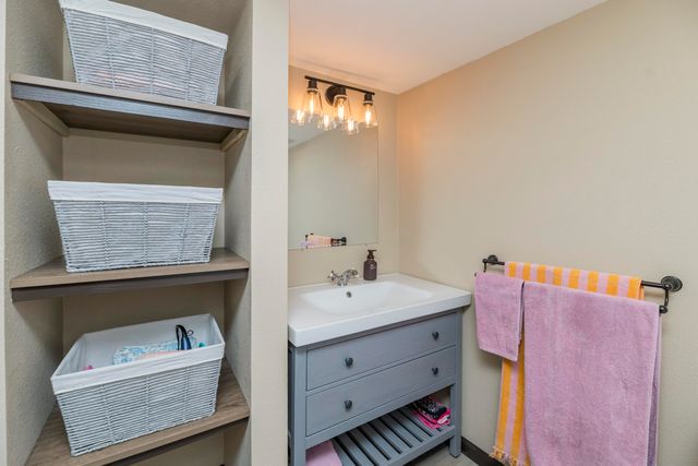 9325 E ST CHARLES RD, Columbia, MO 65202