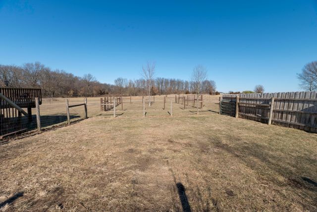 9325 E ST CHARLES RD, Columbia, MO 65202