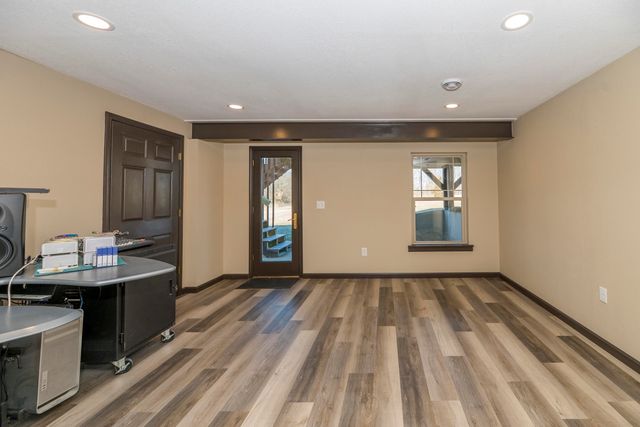 9325 E ST CHARLES RD, Columbia, MO 65202