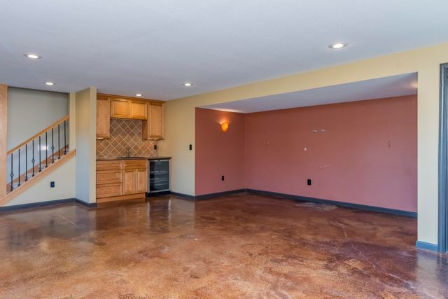 9325 E ST CHARLES RD, Columbia, MO 65202