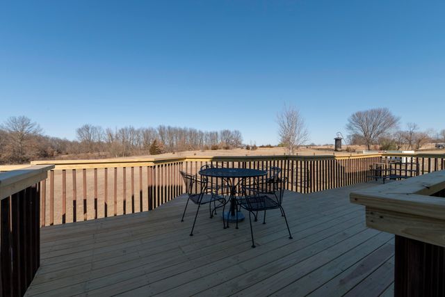 9325 E ST CHARLES RD, Columbia, MO 65202