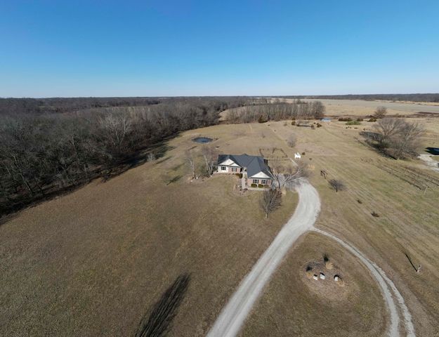 9325 E ST CHARLES RD, Columbia, MO 65202