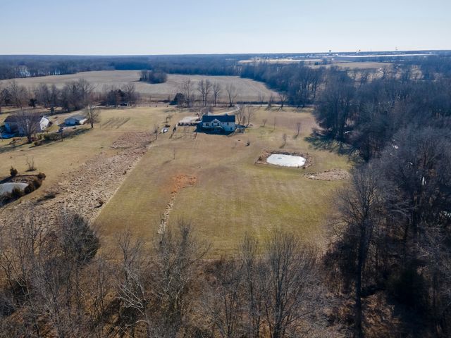 9325 E ST CHARLES RD, Columbia, MO 65202