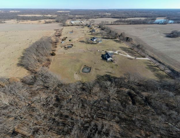 9325 E ST CHARLES RD, Columbia, MO 65202