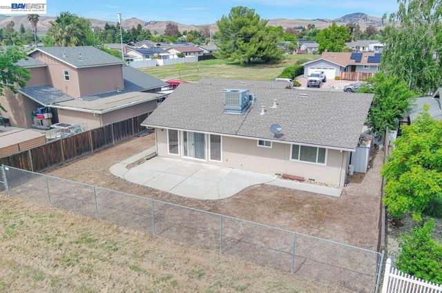 1476 Bluebell Dr, Livermore, CA 94551