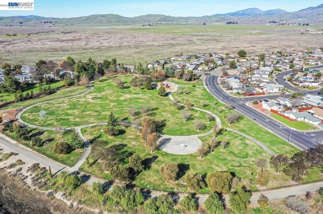 1476 Bluebell Dr, Livermore, CA 94551