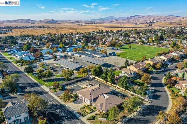1476 Bluebell Dr, Livermore, CA 94551