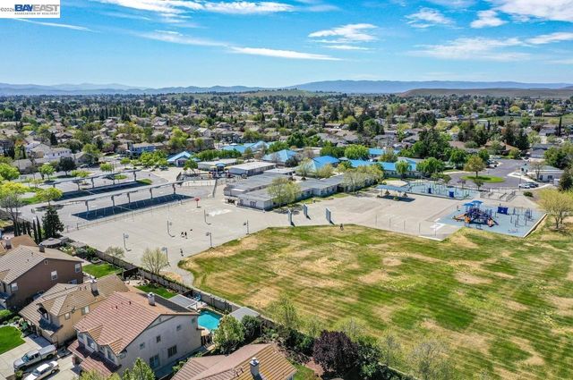 1476 Bluebell Dr, Livermore, CA 94551