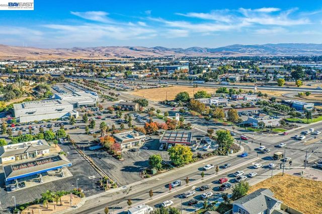 1476 Bluebell Dr, Livermore, CA 94551