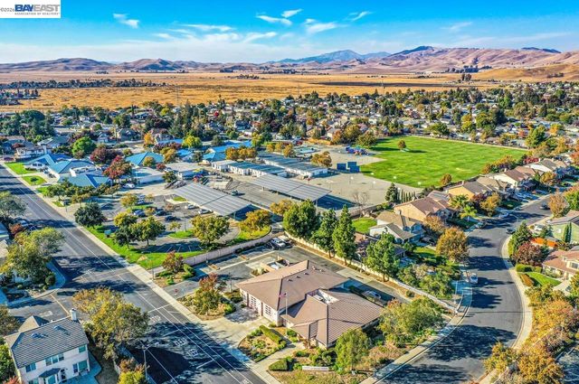 1476 Bluebell Dr, Livermore, CA 94551