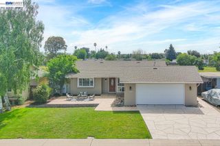 1476 Bluebell Dr, Livermore, CA 94551