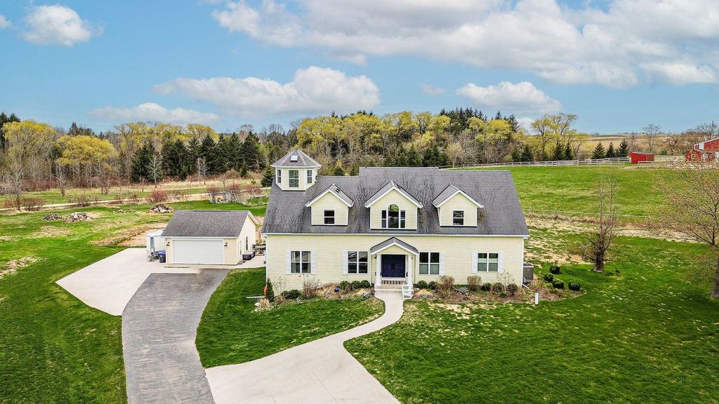 183 Twin Valley TRAIL, Cedar Grove, WI 53013