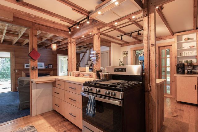 535 Red Mountain Road, Arlington, VT 05250